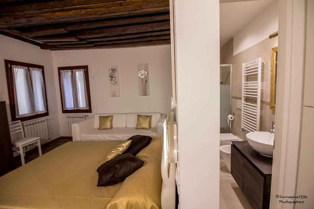 Golden Suite Venice Apartment